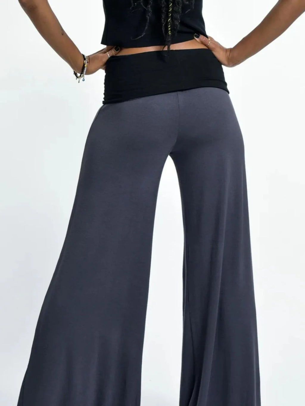 Pantalon de yoga taille haute à jambes larges avec ceinture contrastée