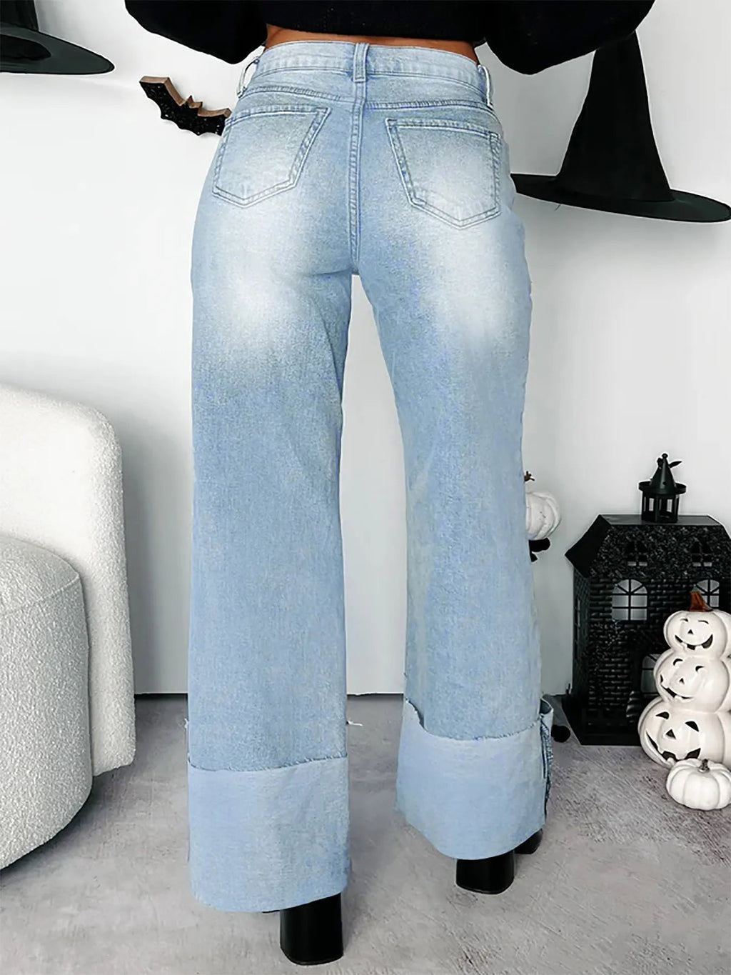 Jean taille haute à jambes larges et ourlet retroussé