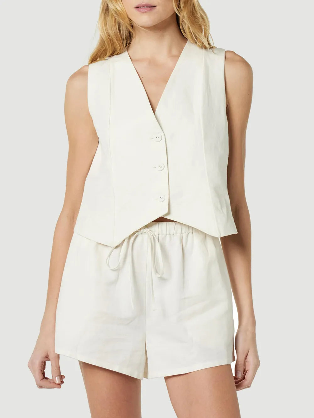 Ensemble haut boutonné à col en V et short à poches