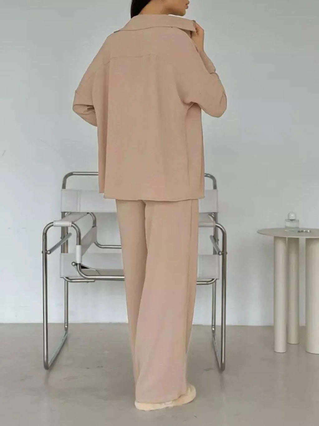 Ensemble chemise à manches longues boutonnée et pantalon