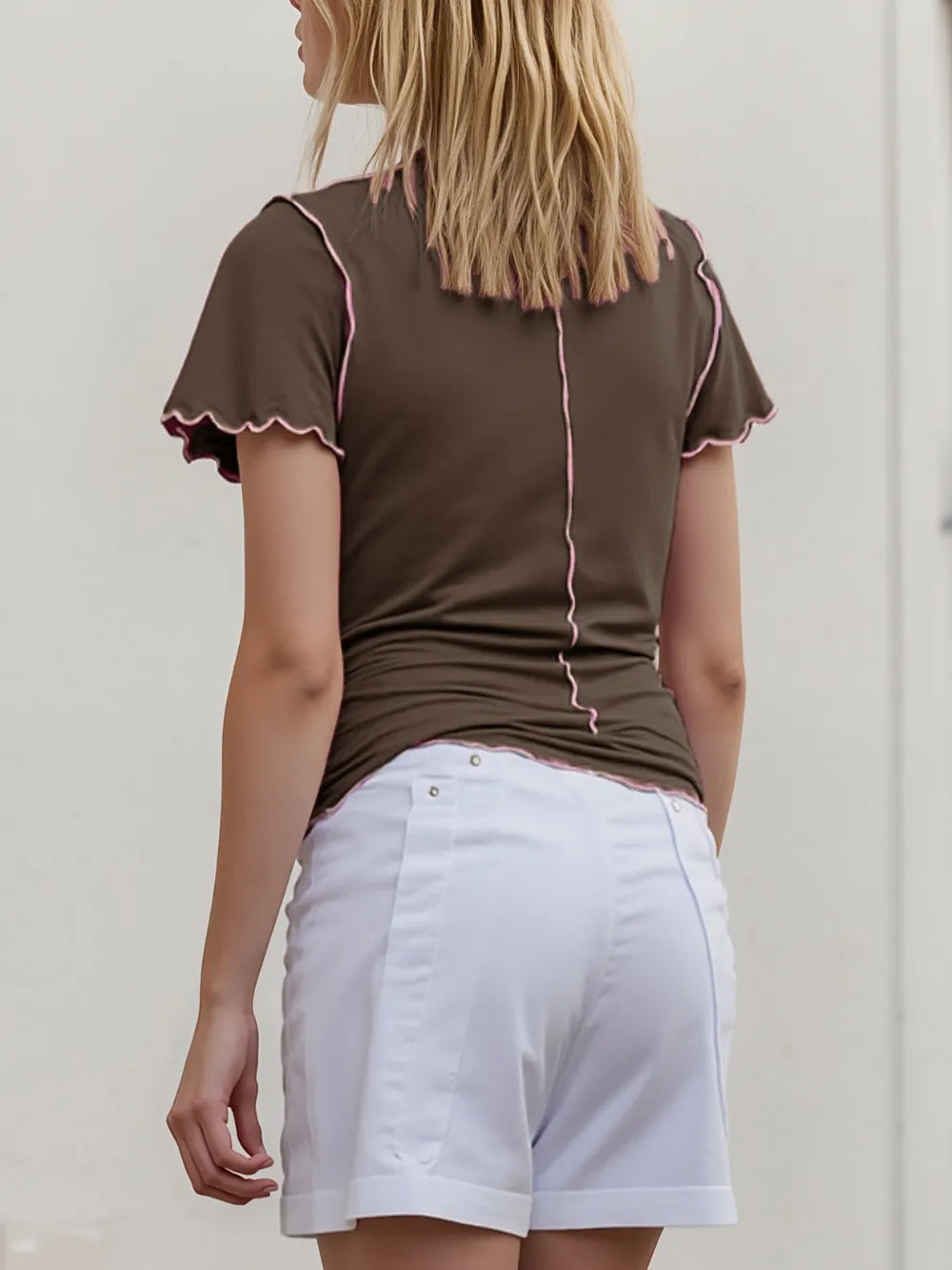 T-shirt à manches courtes et col montant avec bordure contrastée