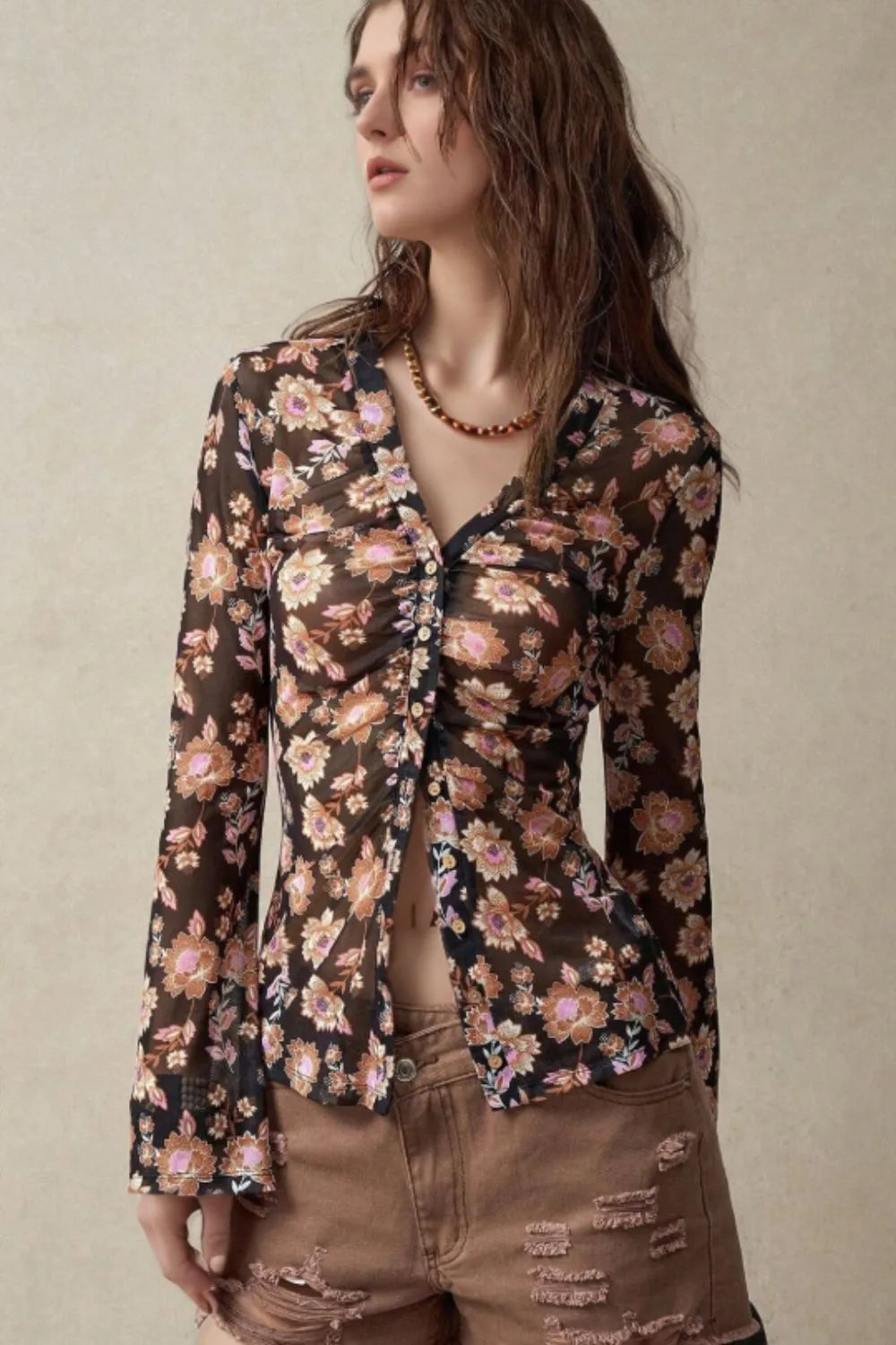 Chemise boutonnée à fleurs avec manches cloche