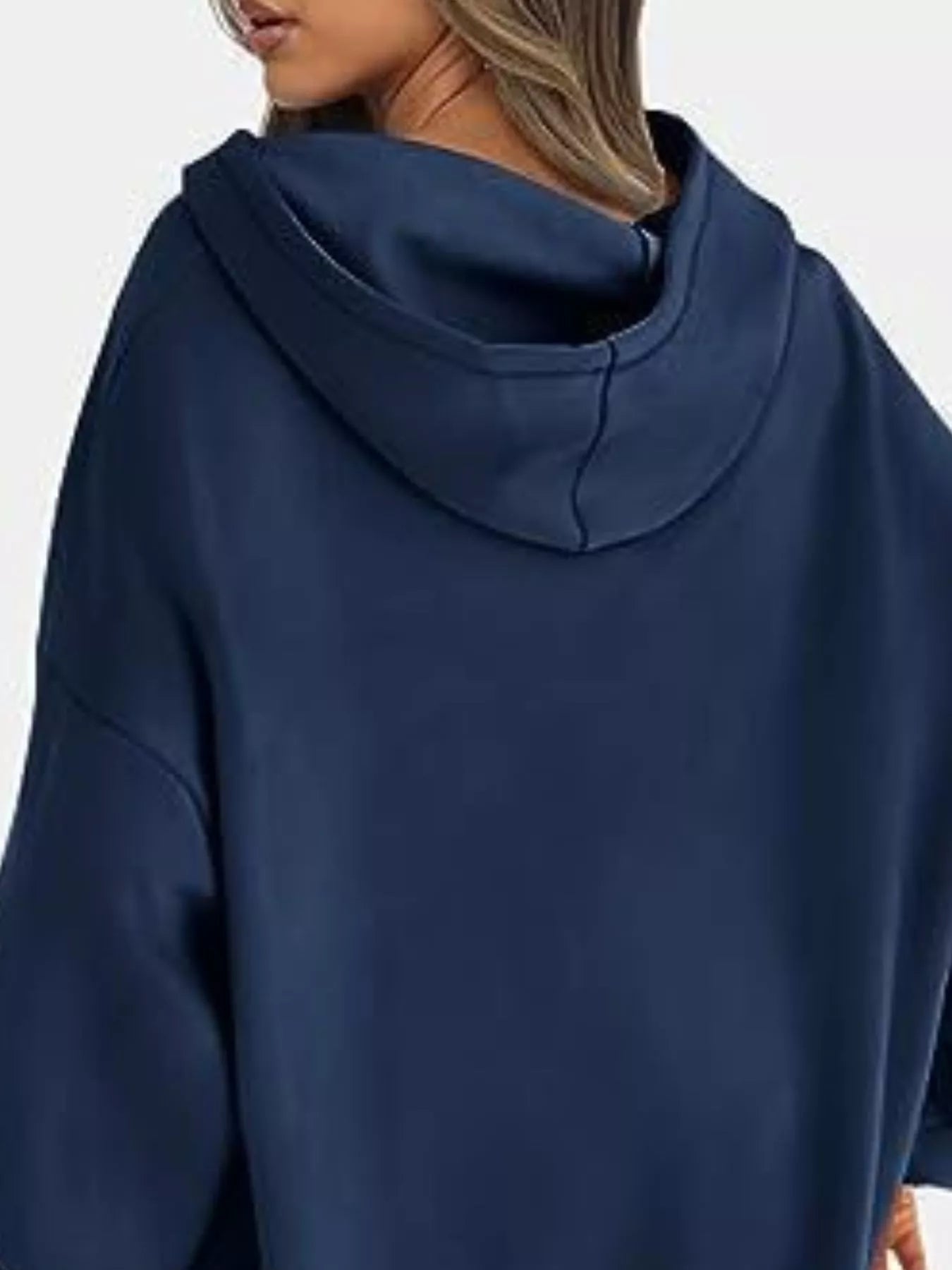 Sweat à capuche à manches longues et épaules tombantes