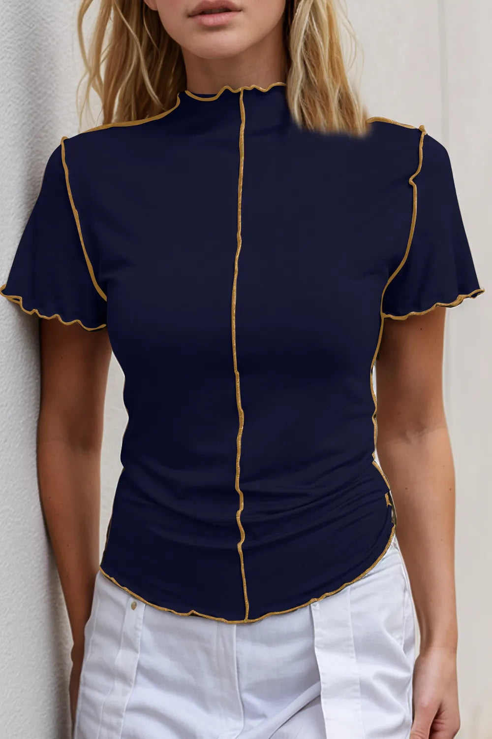 T-shirt à manches courtes et col montant avec bordure contrastée