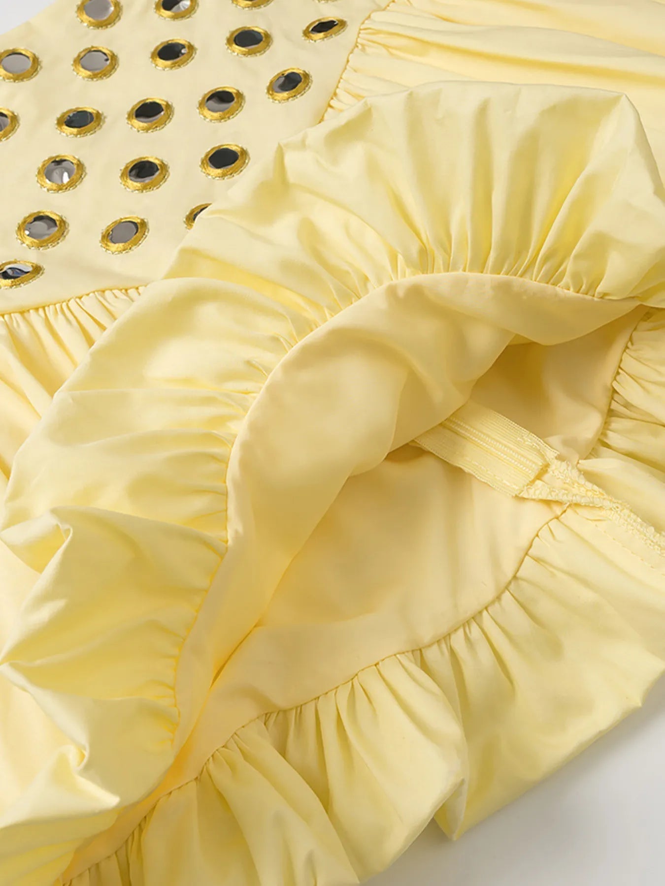 Conjunto de camisola con ojales y falda abullonada