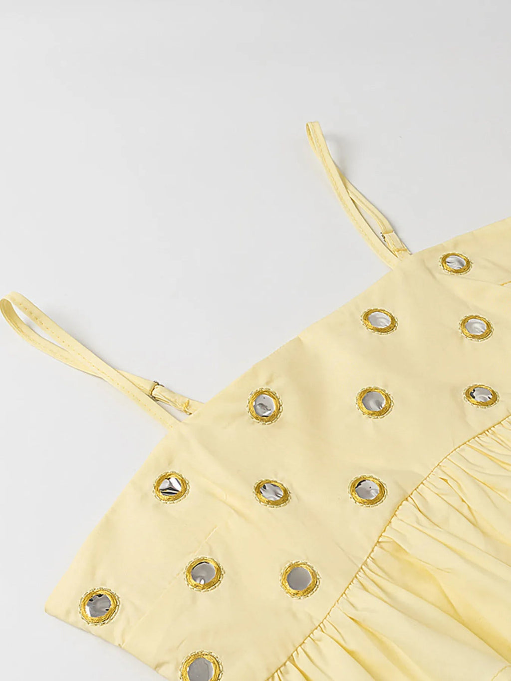 Conjunto de camisola con ojales y falda abullonada