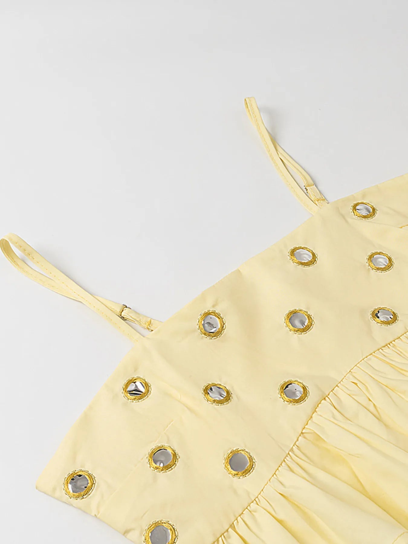 Conjunto de camisola con ojales y falda abullonada