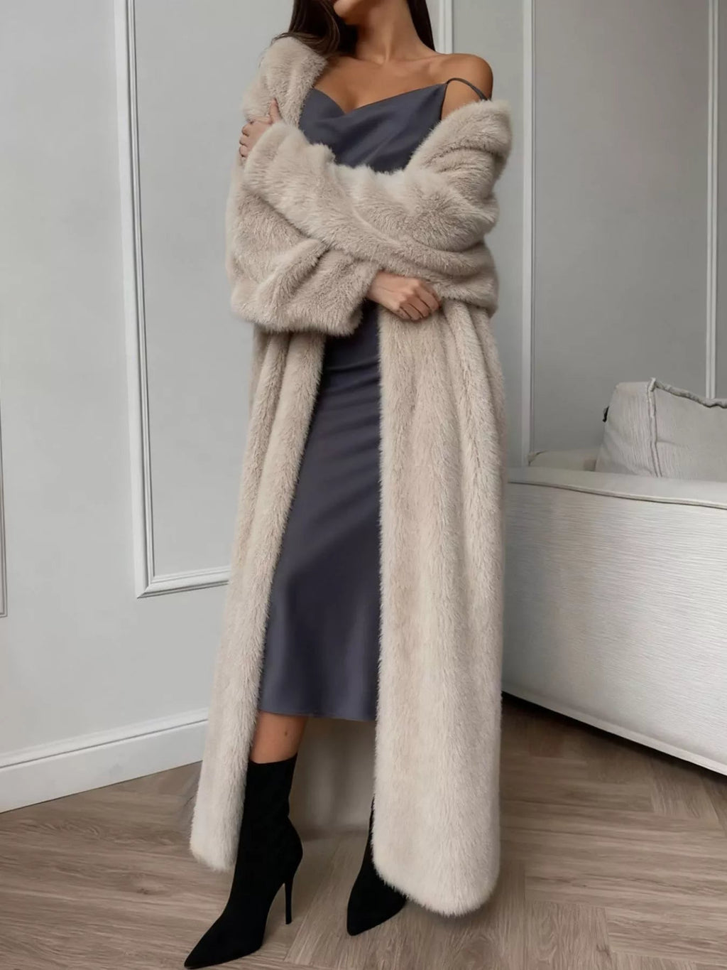 Gilet long duveteux ouvert sur le devant