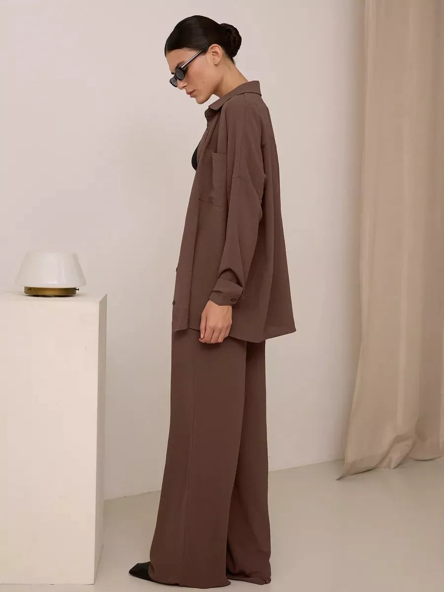 Ensemble chemise à manches longues boutonnée et pantalon