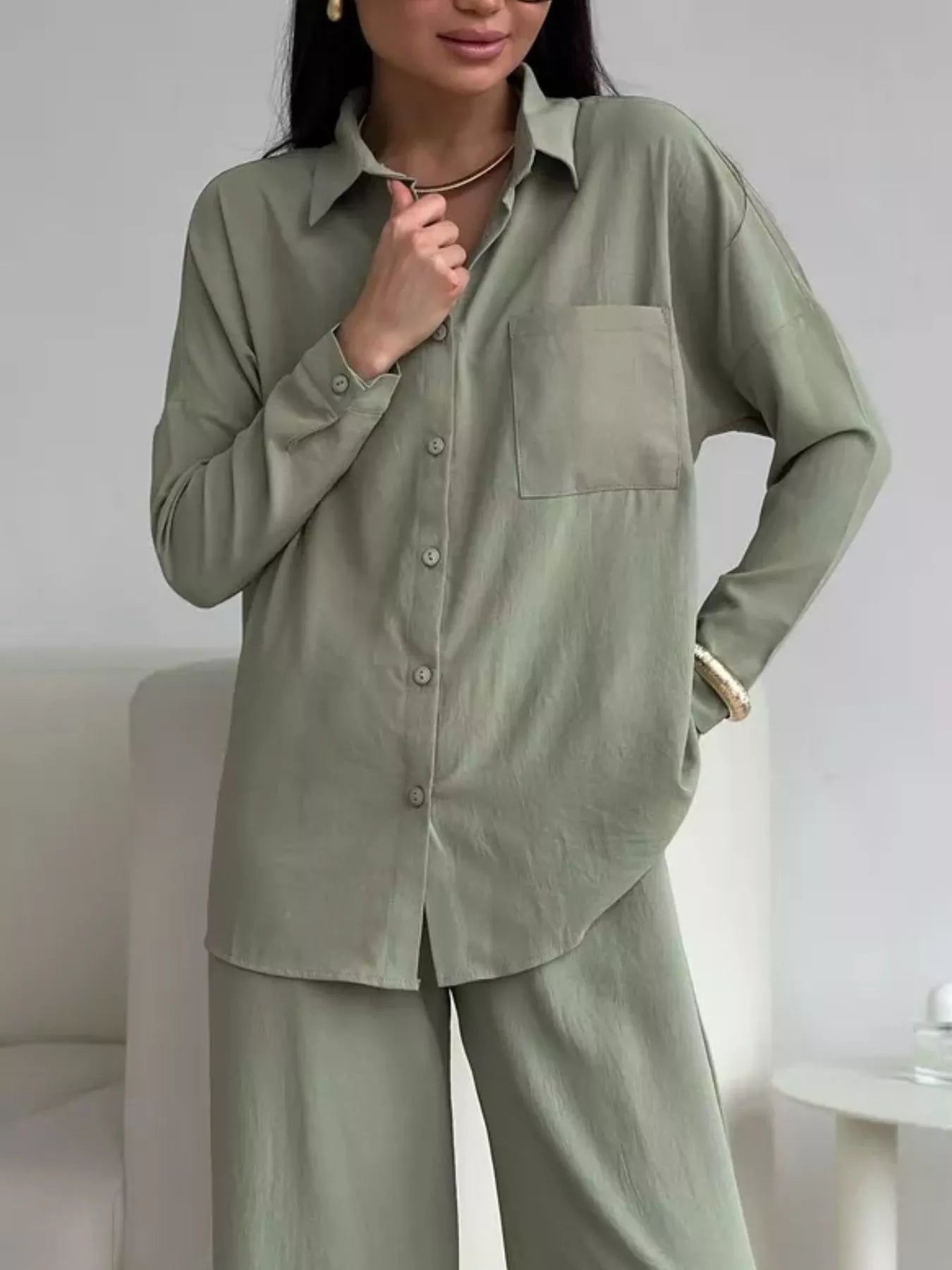 Ensemble chemise à manches longues boutonnée et pantalon