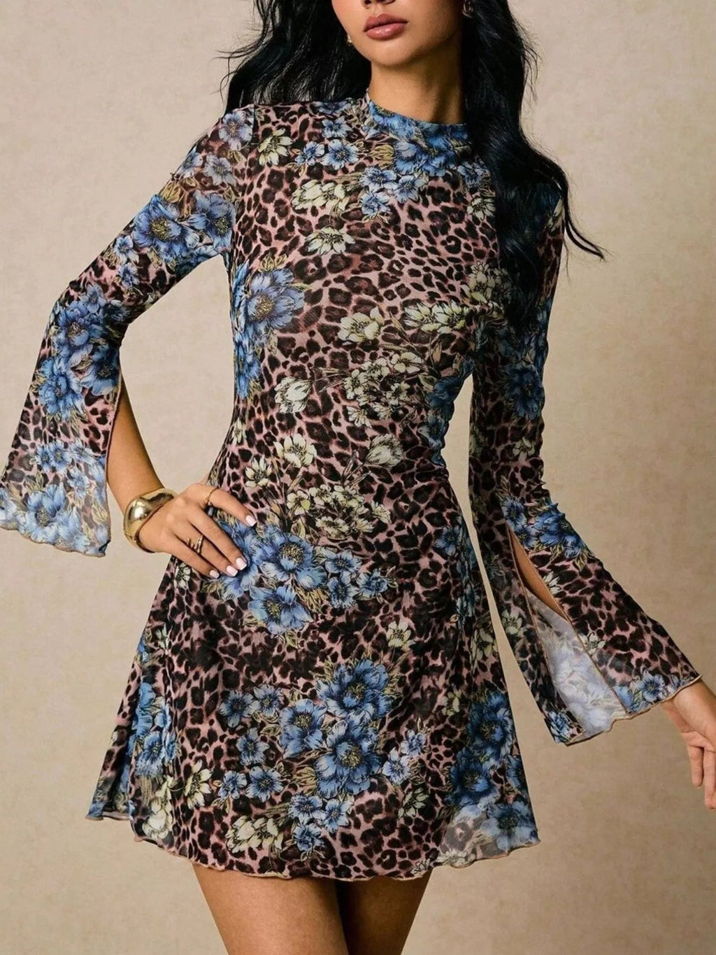 Robe mini à manches fendues imprimée léopard et fleurs