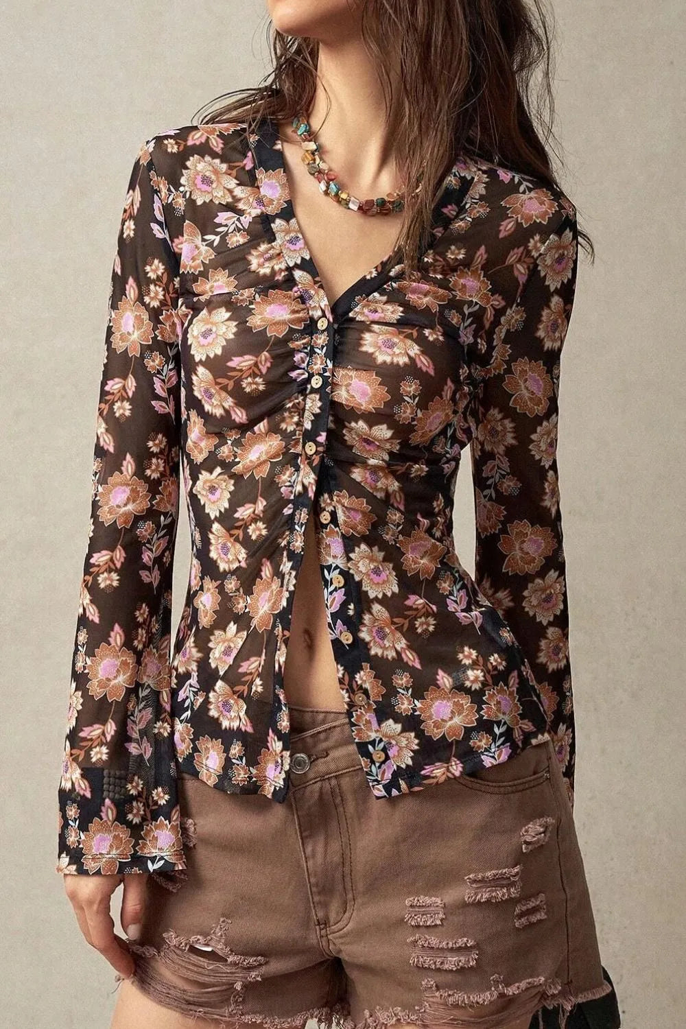 Chemise boutonnée à fleurs avec manches cloche