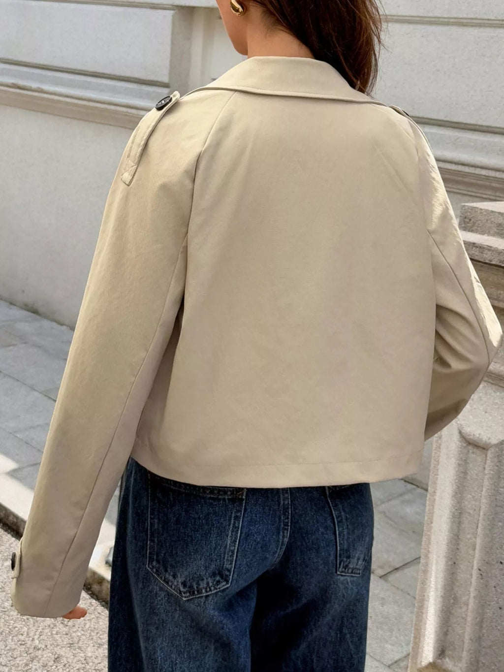 Chaqueta corta cruzada con mangas raglán