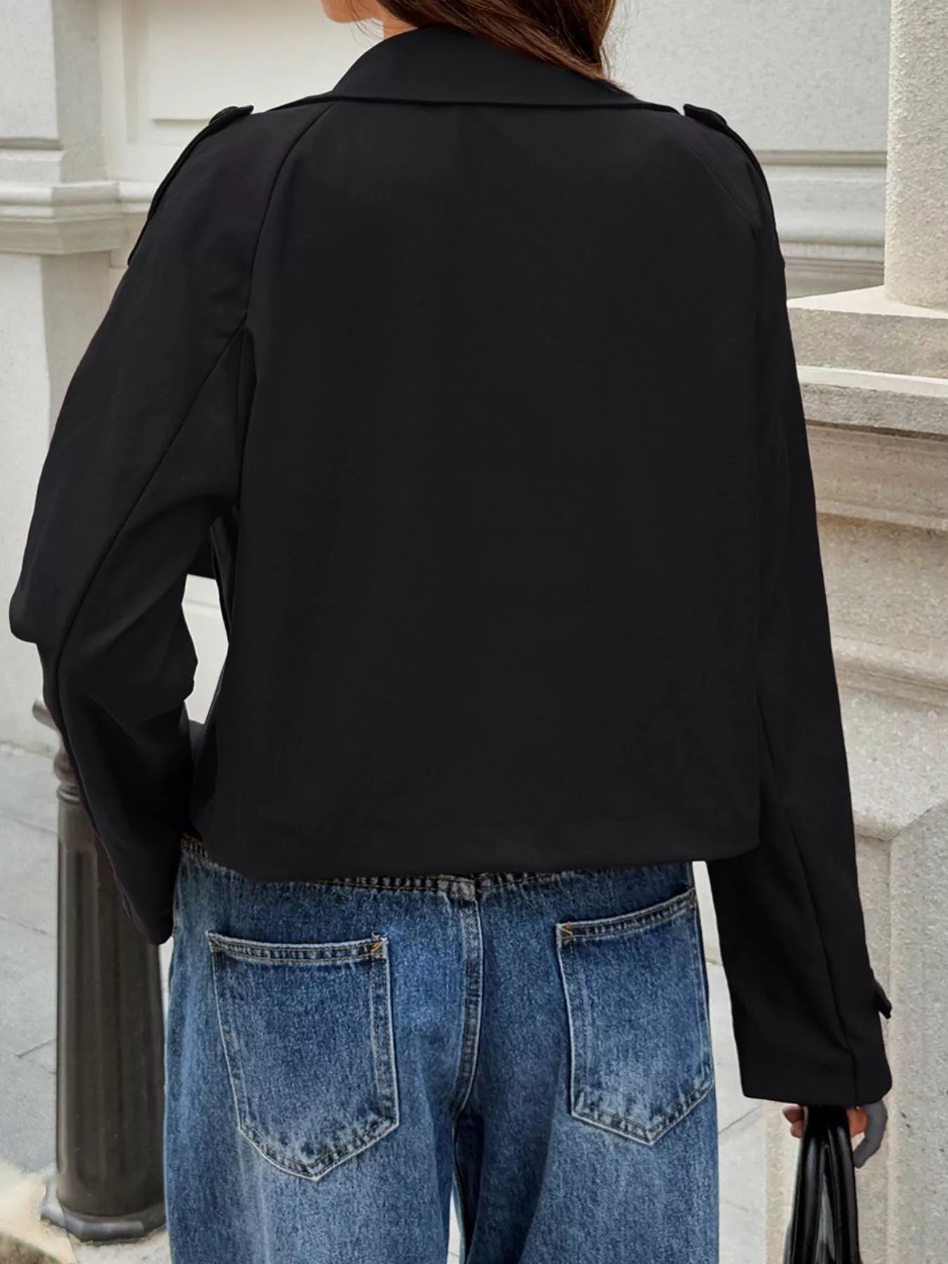 Chaqueta corta cruzada con mangas raglán