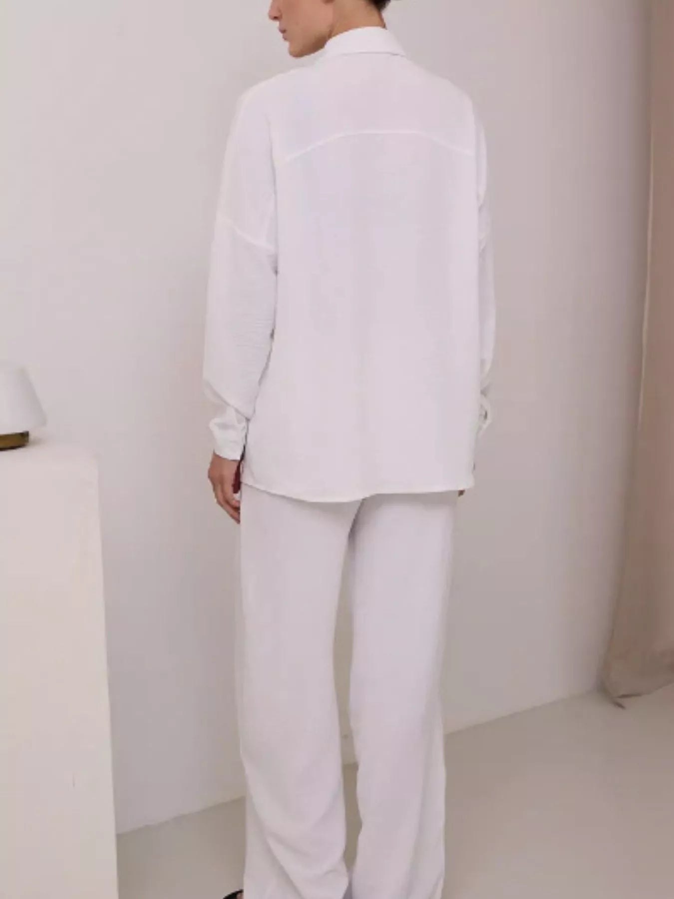Ensemble chemise à manches longues boutonnée et pantalon