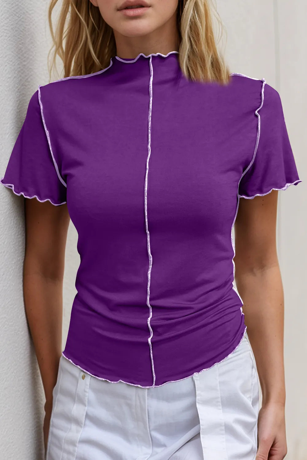 T-shirt à manches courtes et col montant avec bordure contrastée