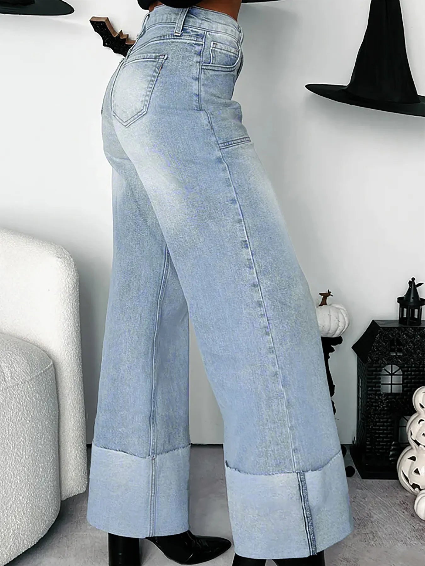 Jean taille haute à jambes larges et ourlet retroussé
