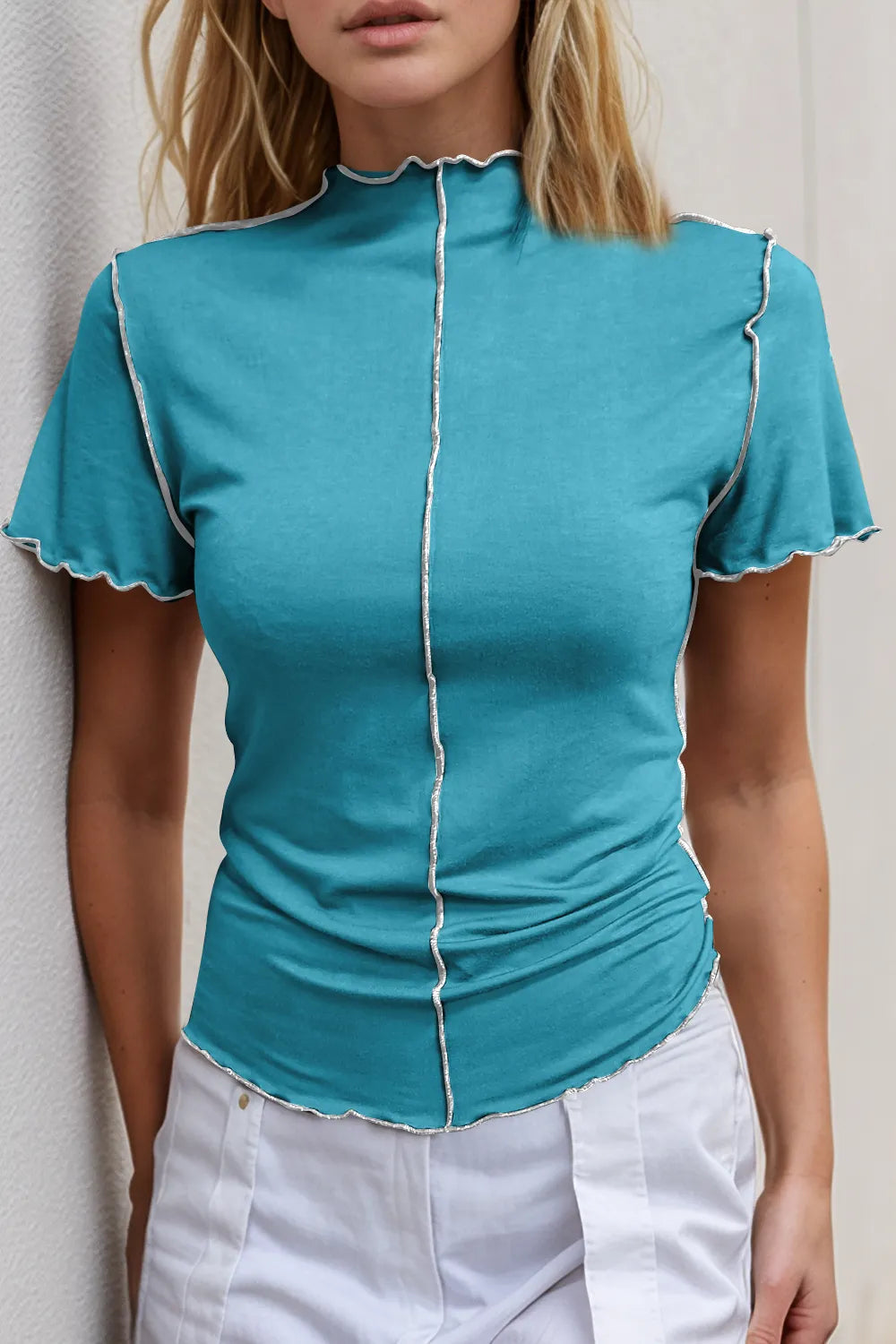 T-shirt à manches courtes et col montant avec bordure contrastée