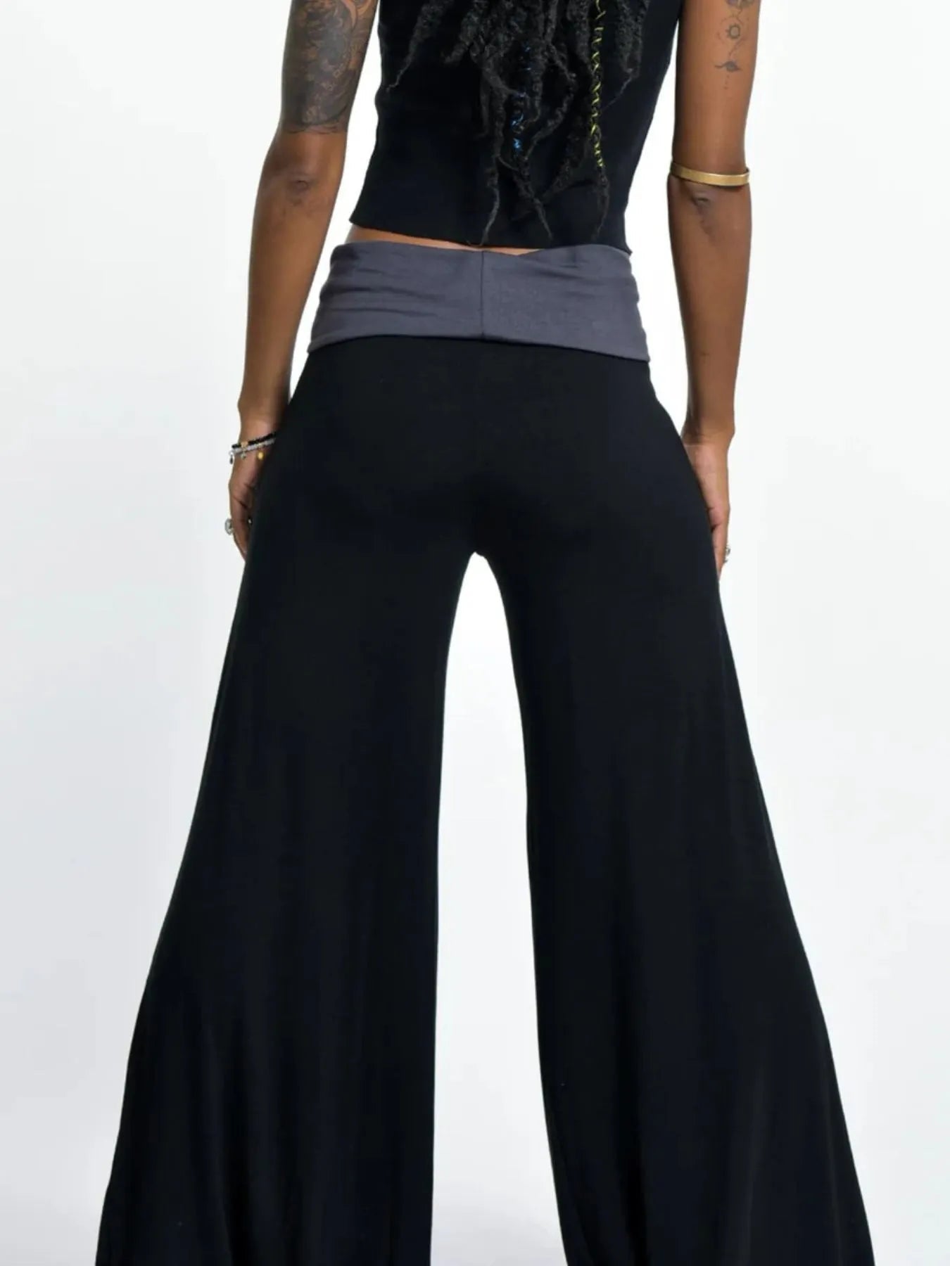 Pantalon de yoga taille haute à jambes larges avec ceinture contrastée