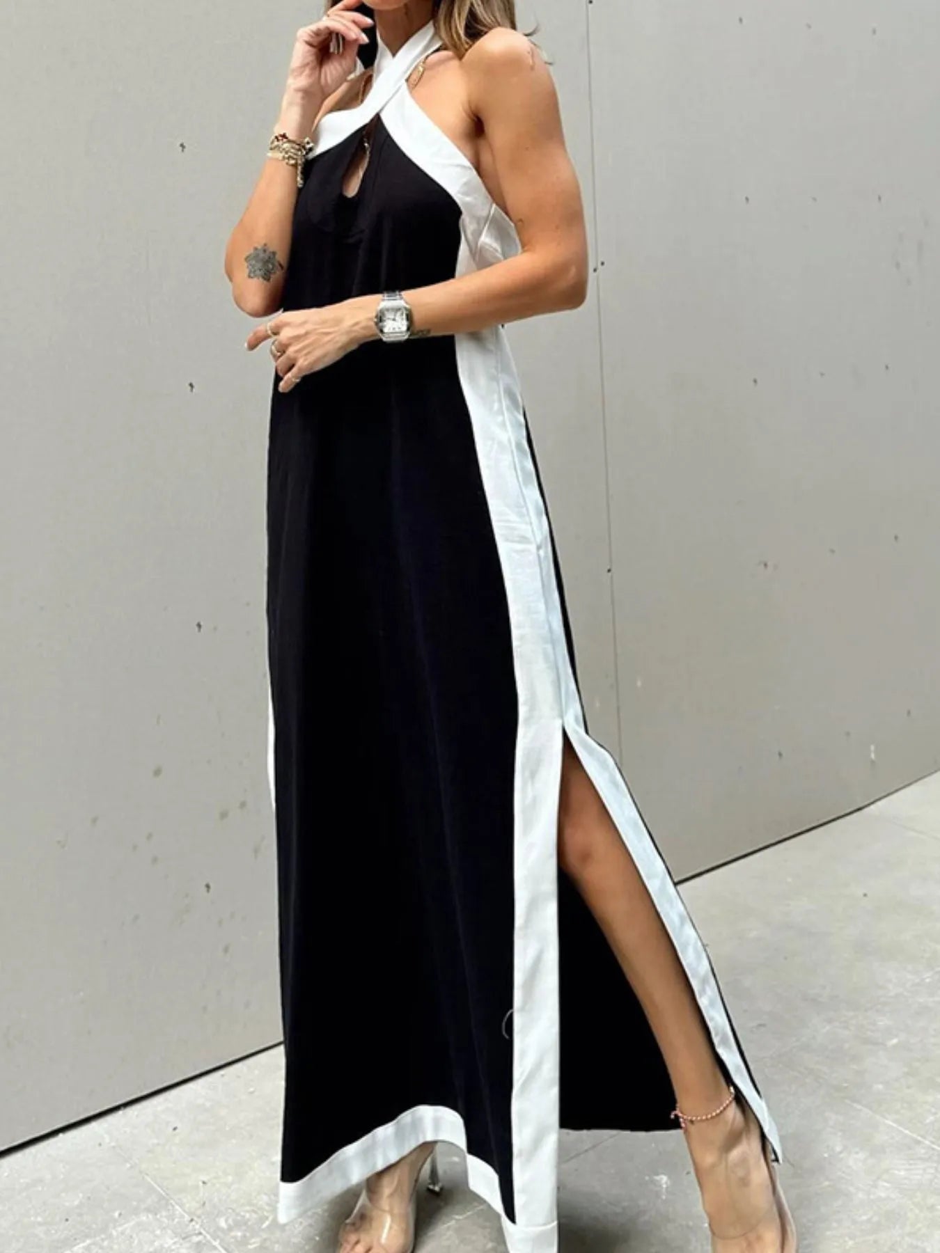 Robe maxi sans manches à col halter contrastée