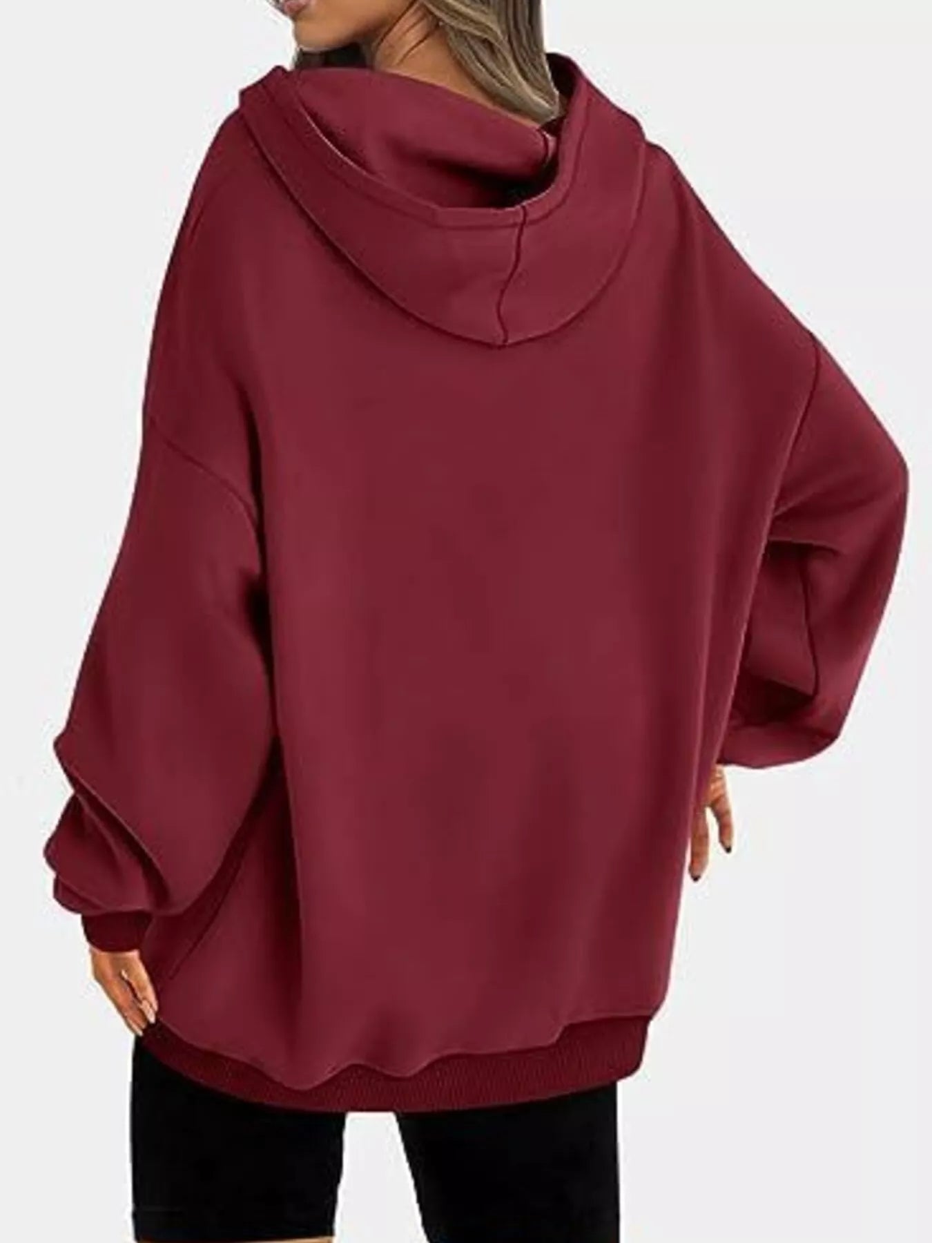 Sweat à capuche à manches longues et épaules tombantes