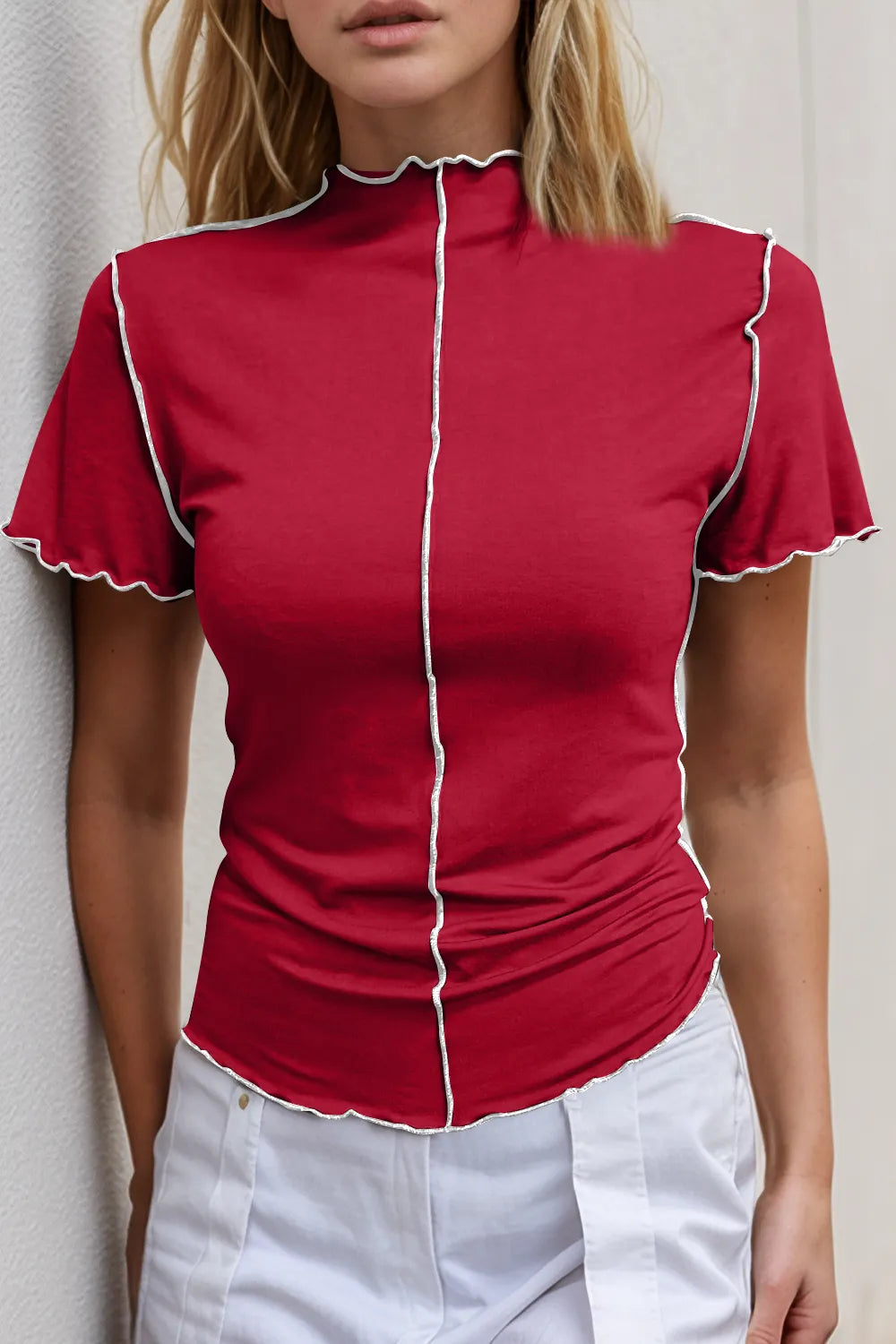 T-shirt à manches courtes et col montant avec bordure contrastée