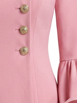 Robe courte à manches cloche et boutons sur le devant